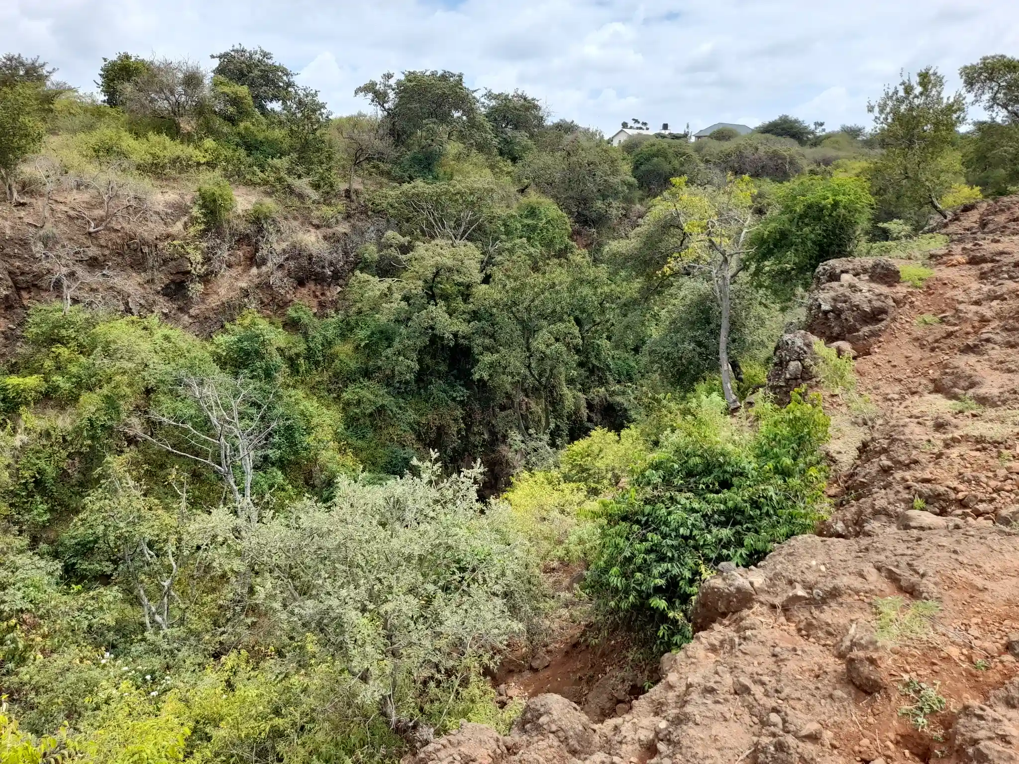 Kiwanja Tulivu cha Makazi cha 25×30m Kinauzwa Kiserian – Karibu na Mto Kijenge