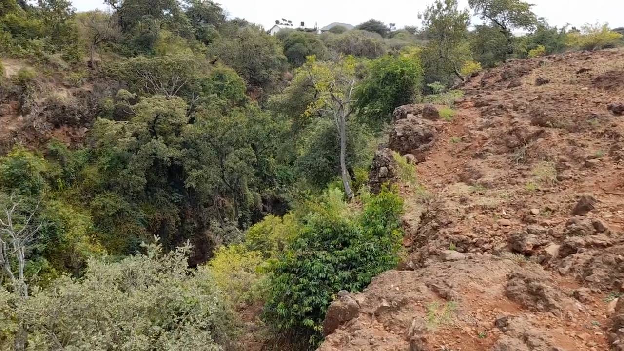 Kiwanja Tulivu cha Makazi cha 25×30m Kinauzwa Kiserian – Karibu na Mto Kijenge