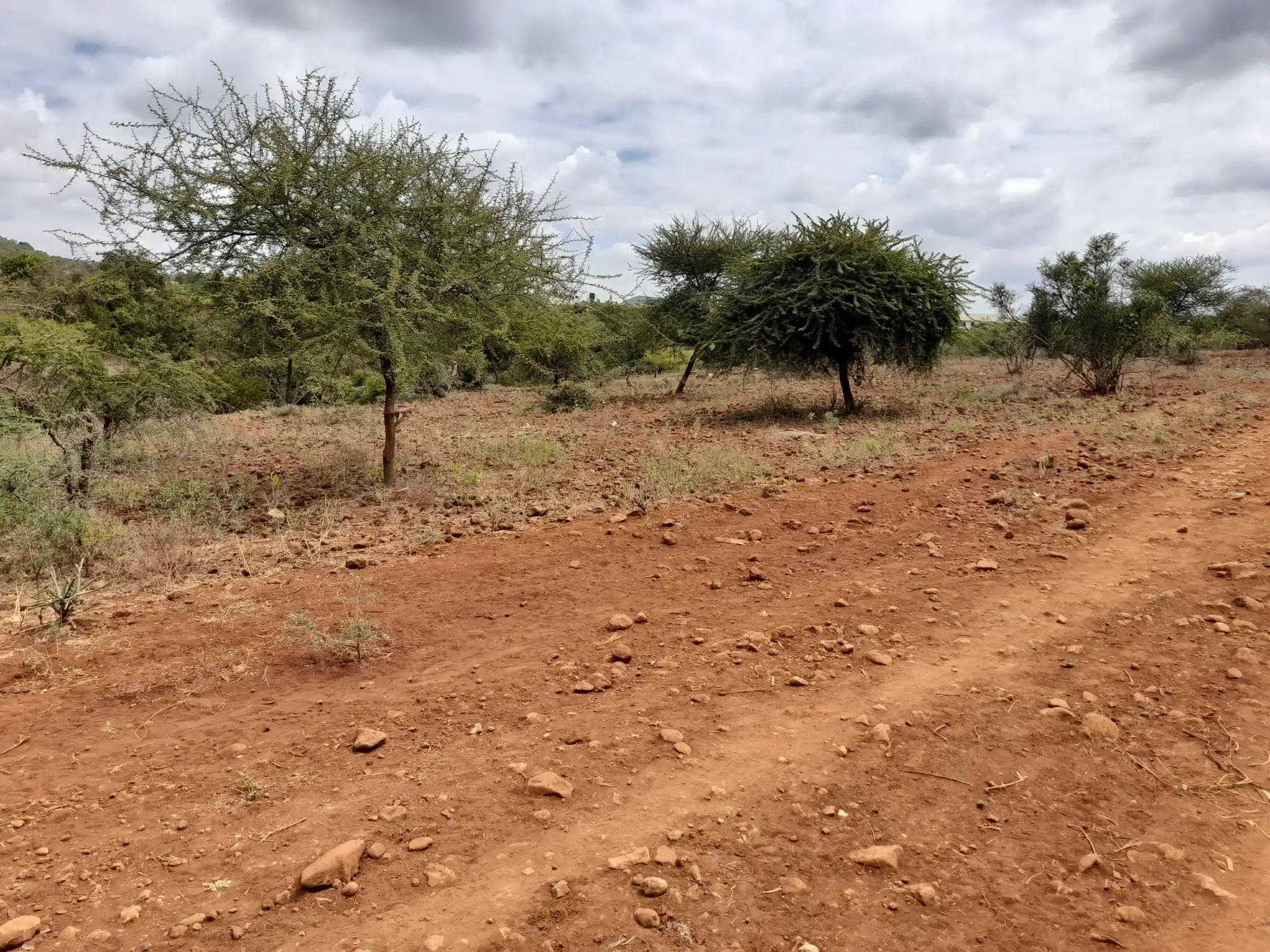 Kiwanja Tulivu cha Makazi cha 25×30m Kinauzwa Kiserian – Karibu na Mto Kijenge