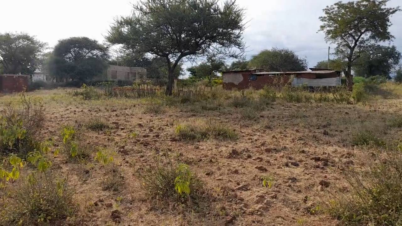 Kiwanja Bora cha 19×40m Karibu na Barabara ya Naberera chenye Maji na Umeme