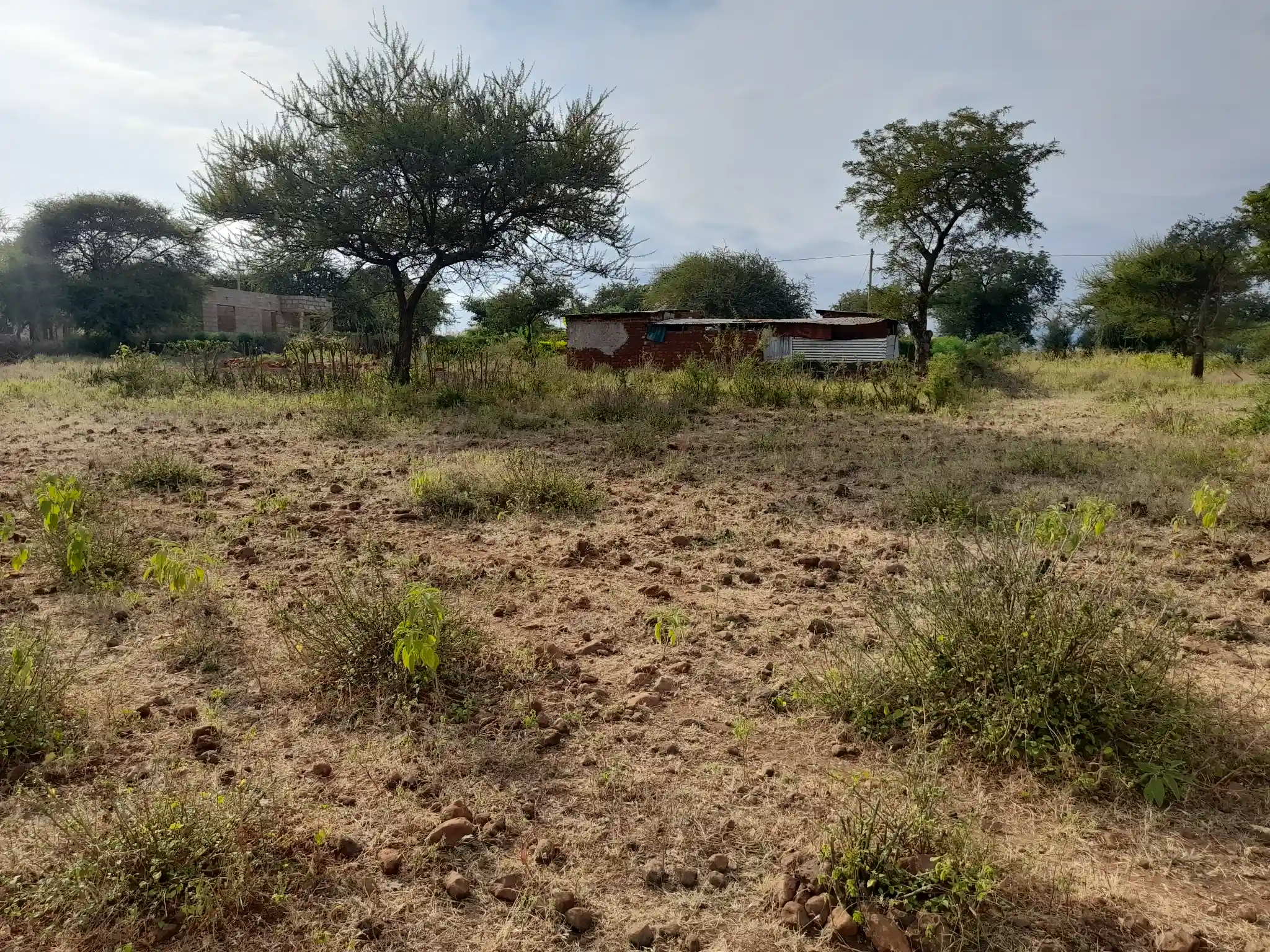 Kiwanja Bora cha 19×40m Karibu na Barabara ya Naberera chenye Maji na Umeme