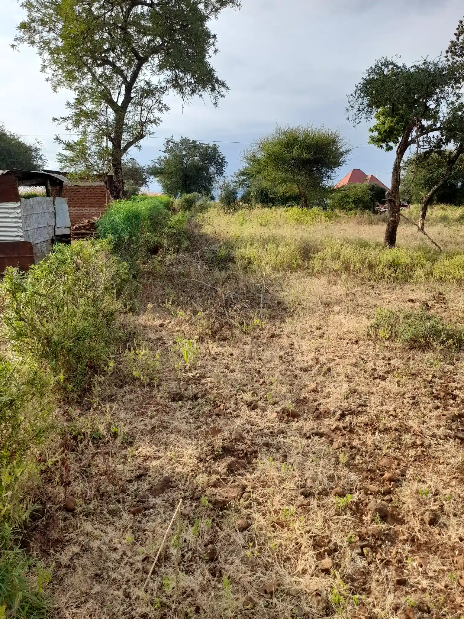 Kiwanja Bora cha 19×40m Karibu na Barabara ya Naberera chenye Maji na Umeme