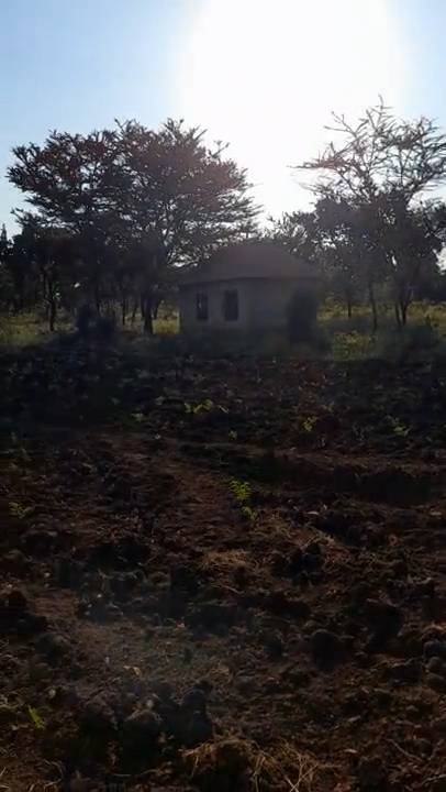 Kiwanja chenye Nyumba Kinauzwa – Ekari 0.43, Muungano Kiserian (Mita 100 kutoka Barabara ya Naberera)
