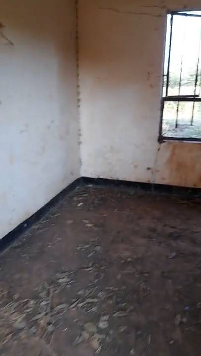 Kiwanja chenye Nyumba Kinauzwa – Ekari 0.43, Muungano Kiserian (Mita 100 kutoka Barabara ya Naberera)