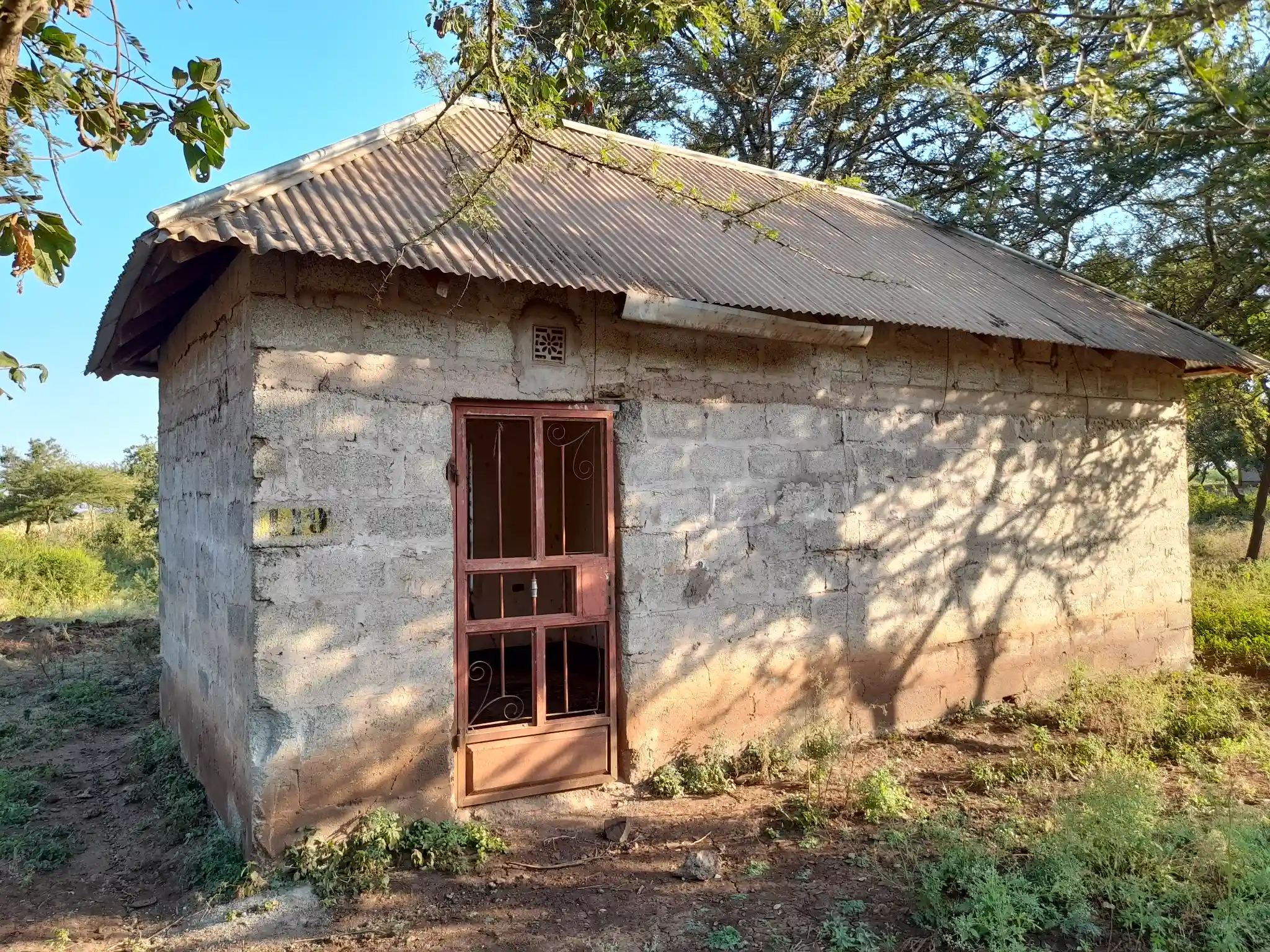 Kiwanja chenye Nyumba Kinauzwa – Ekari 0.43, Muungano Kiserian (Mita 100 kutoka Barabara ya Naberera)