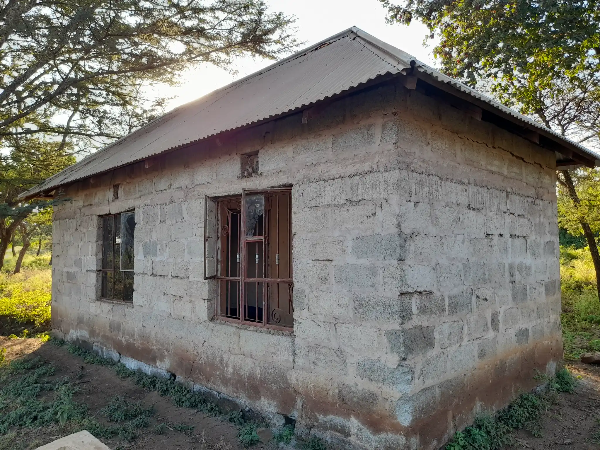 Kiwanja chenye Nyumba Kinauzwa – Ekari 0.43, Muungano Kiserian (Mita 100 kutoka Barabara ya Naberera)