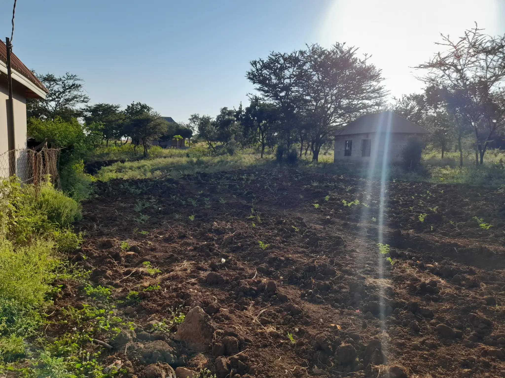 Kiwanja chenye Nyumba Kinauzwa – Ekari 0.43, Muungano Kiserian (Mita 100 kutoka Barabara ya Naberera)